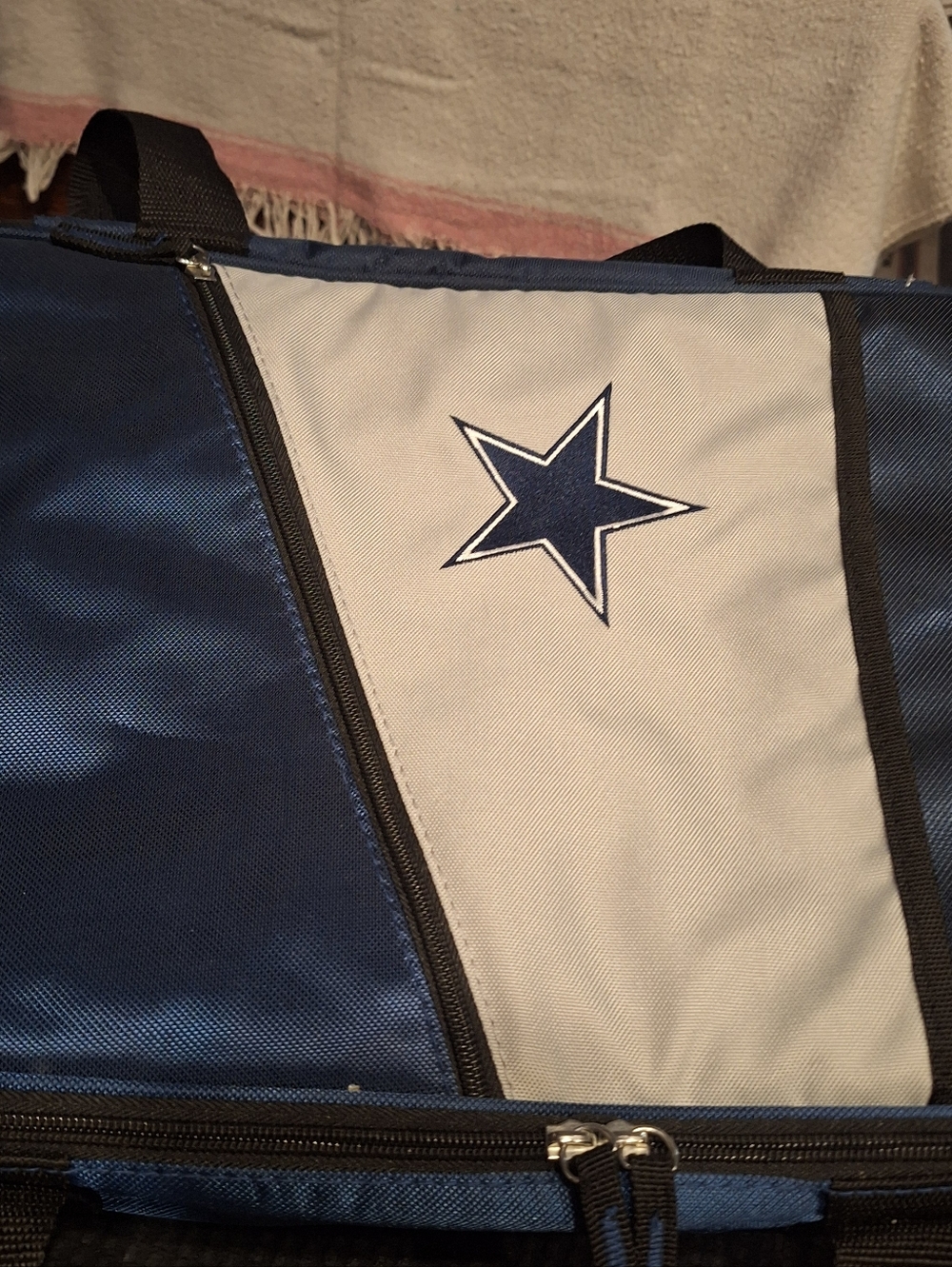 The Dallas Cowboys Casserole Caddy is an officially licensed insulated bag